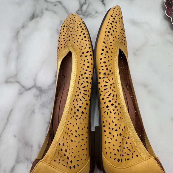 Vionic - Picture 7 of 7